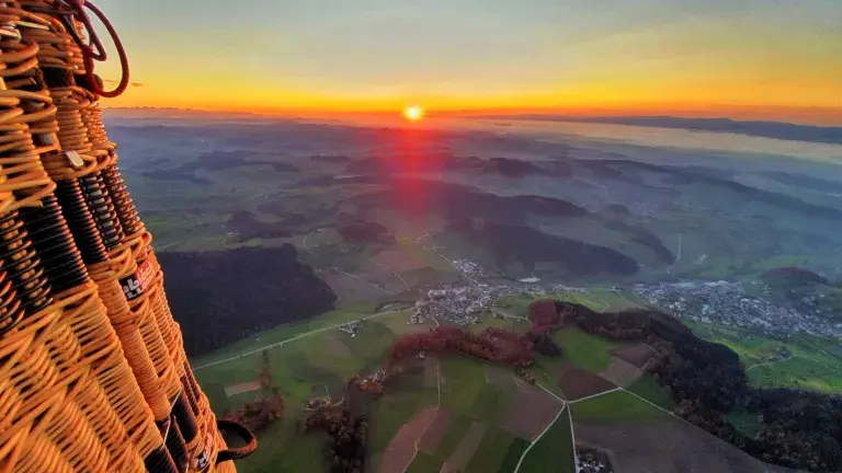 Sonnenaufgangsfahrt mit Ballonpilot